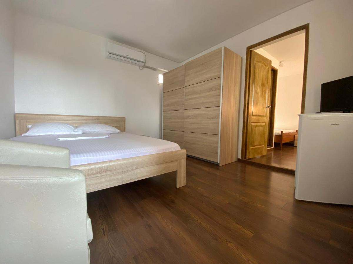 Casa Ciobi 호텔 Două Mai 외부 사진