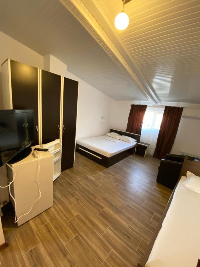 Casa Ciobi 호텔 Două Mai 외부 사진
