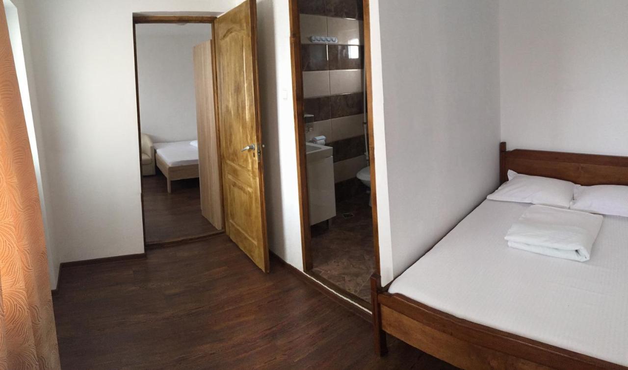 Casa Ciobi 호텔 Două Mai 외부 사진